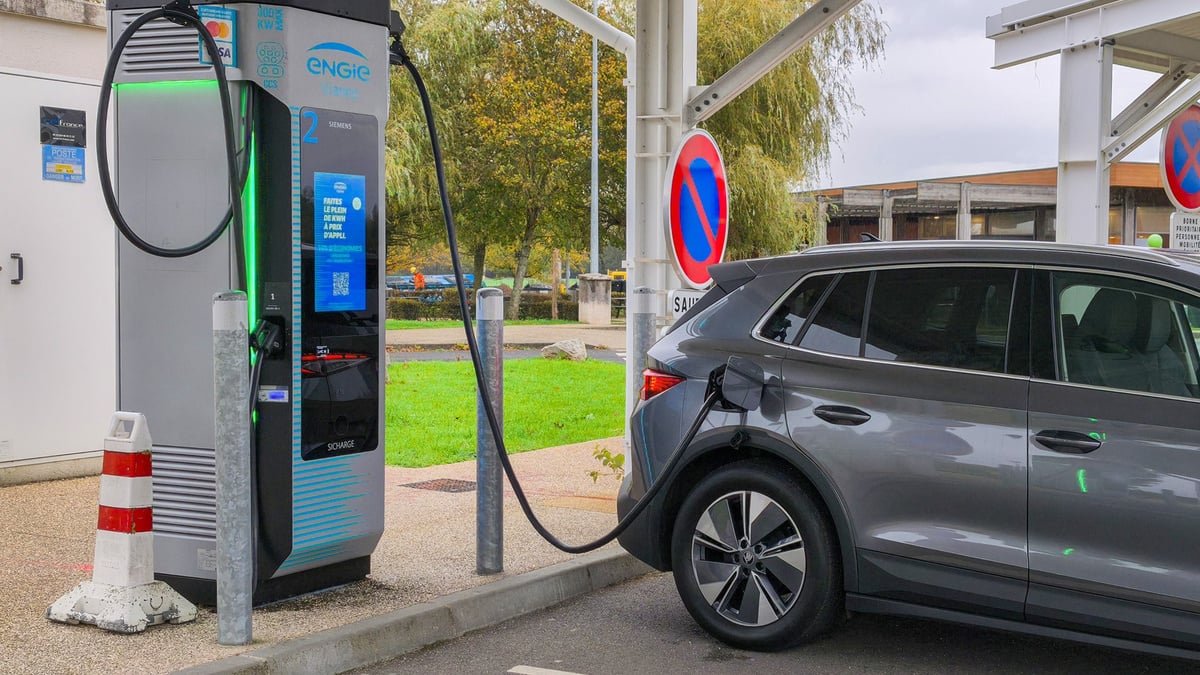 Elektrikli Şarj İstasyonları Fiyat Farkları: Bir Şarj İstasyonunun Fiyatı 500’e Çıkabilir! Türkiye’de Durum