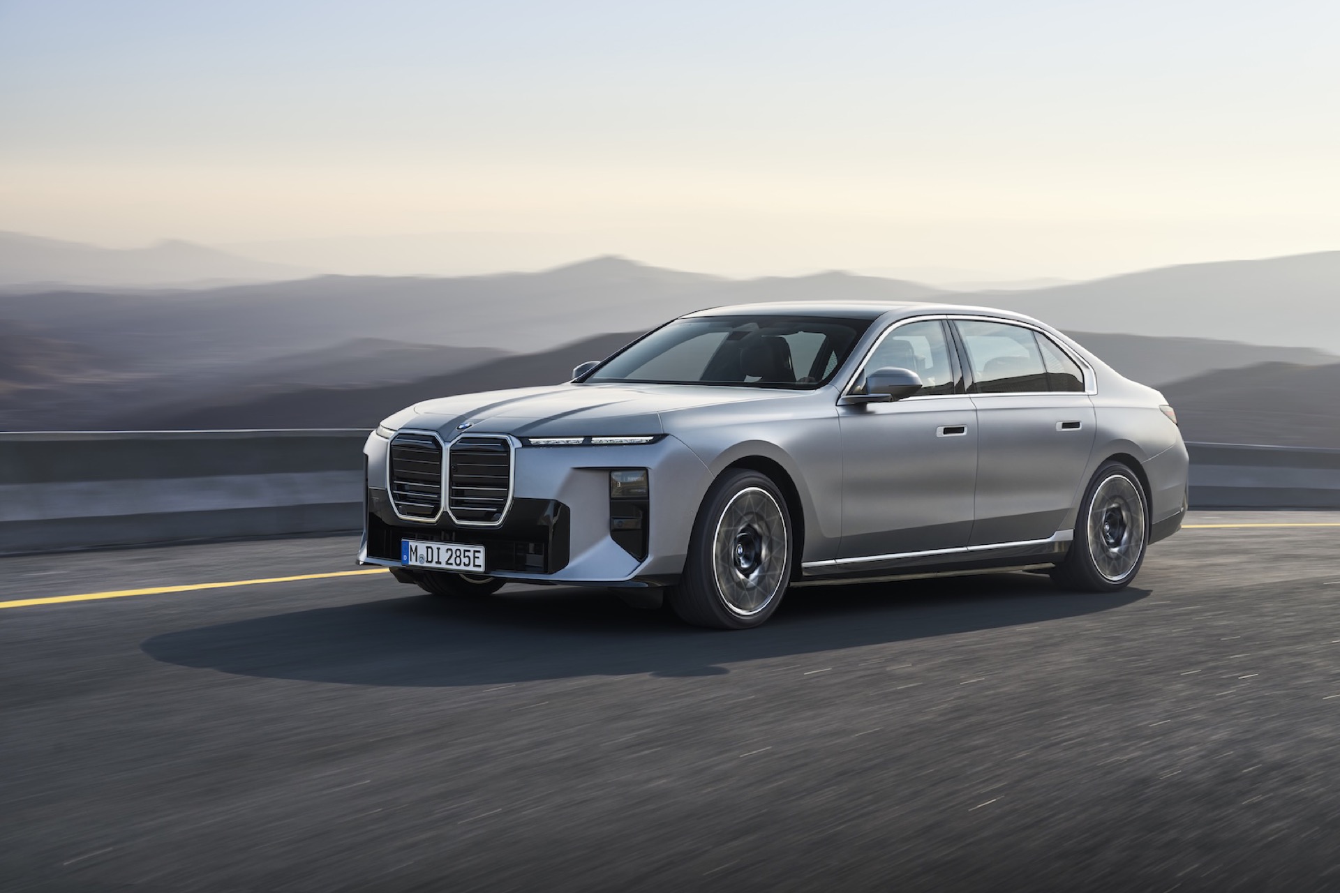 Yeni BMW 7 Serisi ve i7: Lüks ve Elektrikli Bir Yaklaşım