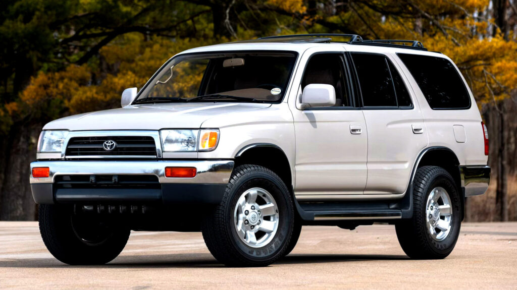 30 Yıllık Toyota 4Runner, Yeni Bir Aracın Fiyatından Daha Pahalıya Satıldı