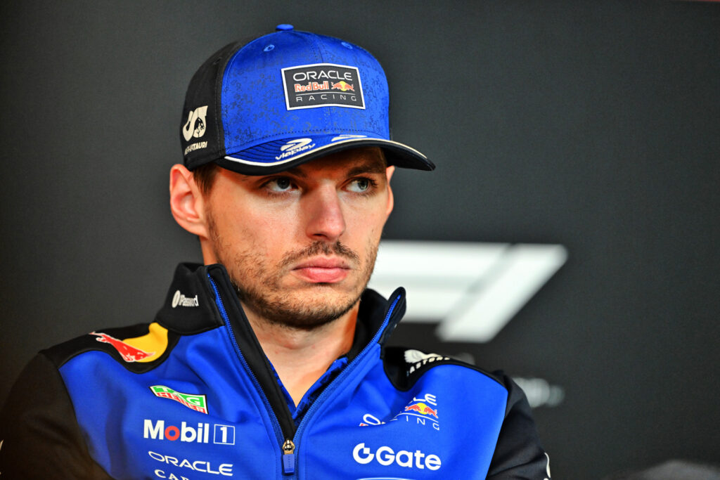 Max Verstappen, F1 Motor Bölümü Düzenlemelerini Minimum Koşul Olarak Kabul Etti