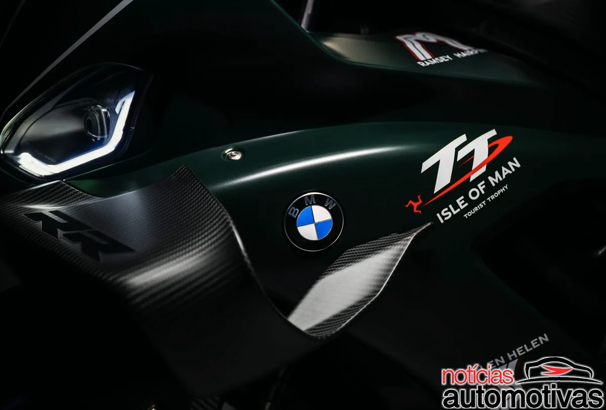 BMW, Isle of Man TT Yarismasina Özel M 1000 RR Modelini 300 Bin Dolarla Tanitti