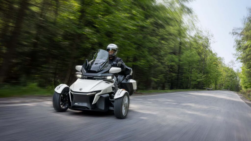 Can-Am Ride Days Turu ile Motor Tutkunlarini Bulusturdu: Yeni Nesil Ters Trike Deneyimi