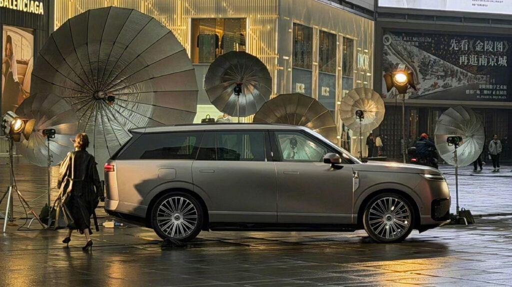 Xpeng, Yeni GX SUV’ün İç Mekanını Yayınladı: 2+2+2 Konfigürasyonu ve Yenilikçi Özellikler