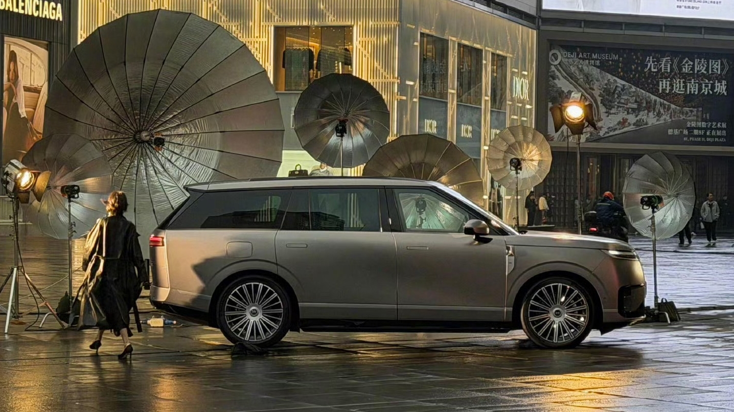 Xpeng, Yeni GX SUV’ün İç Mekanını Yayınladı: 2+2+2 Konfigürasyonu ve Yenilikçi Özellikler
