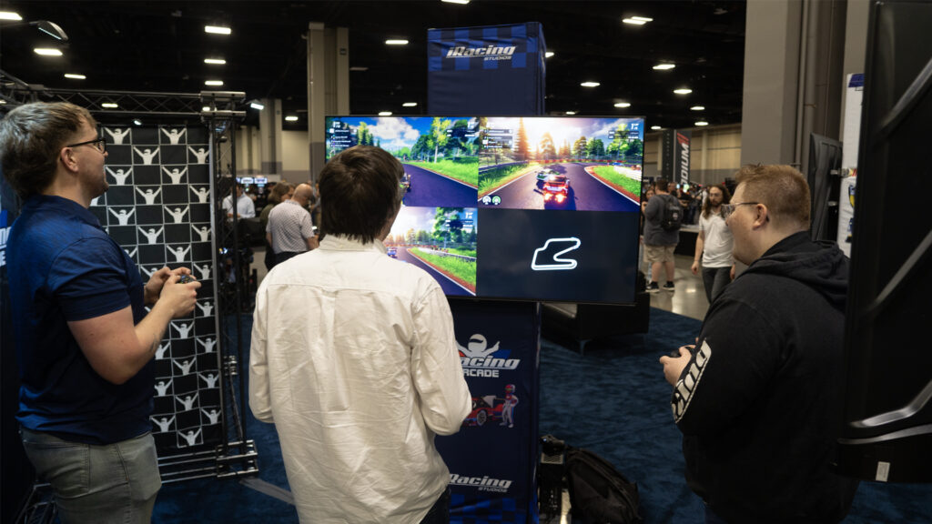 iRacing Arcade’in Yerel Çok Oyunculu Modu Test Edildi: Yaz Konsolu Lansmanına Hazırlık