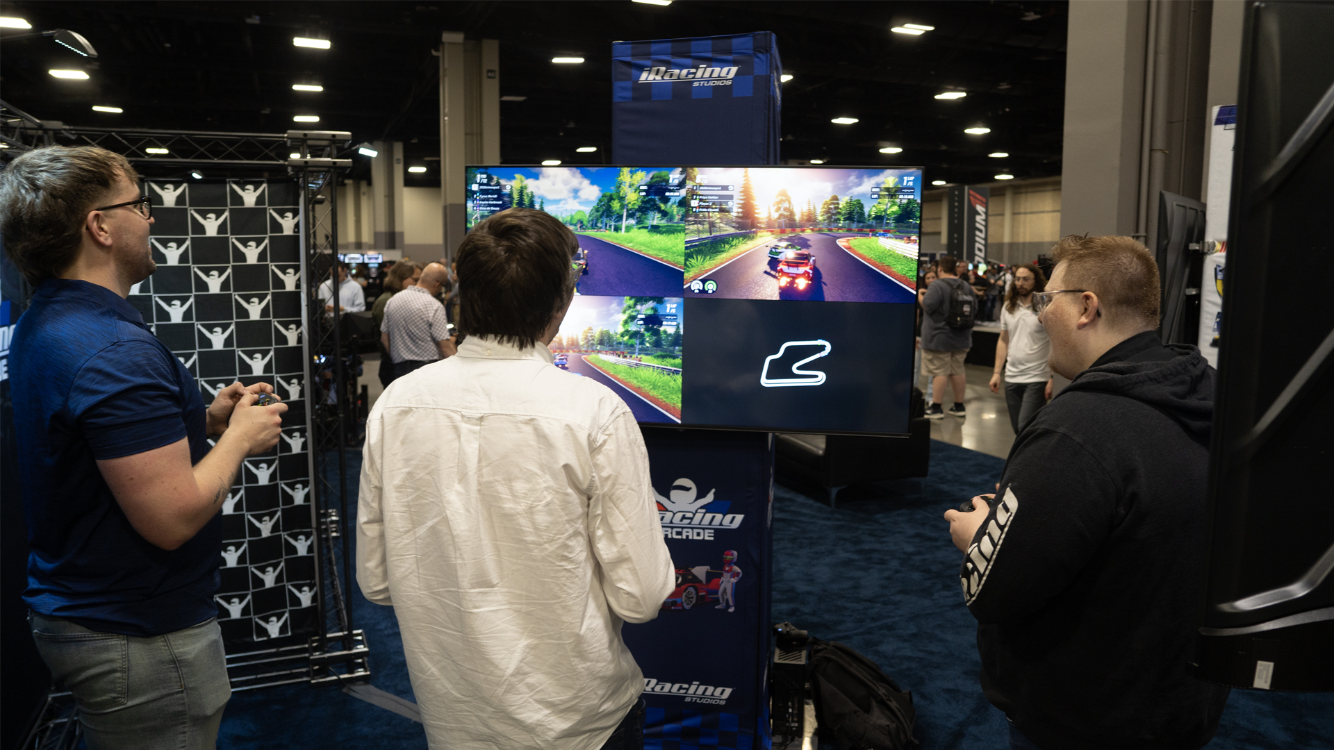 iRacing Arcade’in Yerel Çok Oyunculu Modu Test Edildi: Yaz Konsolu Lansmanına Hazırlık