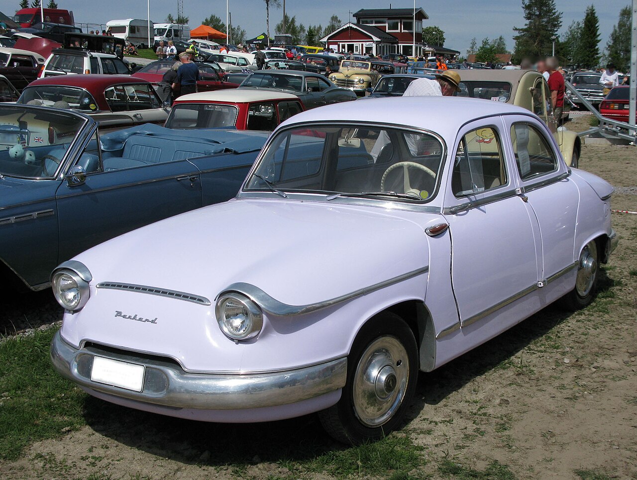 Açıklama: 1960 Panhard PL 17 yan görünümü