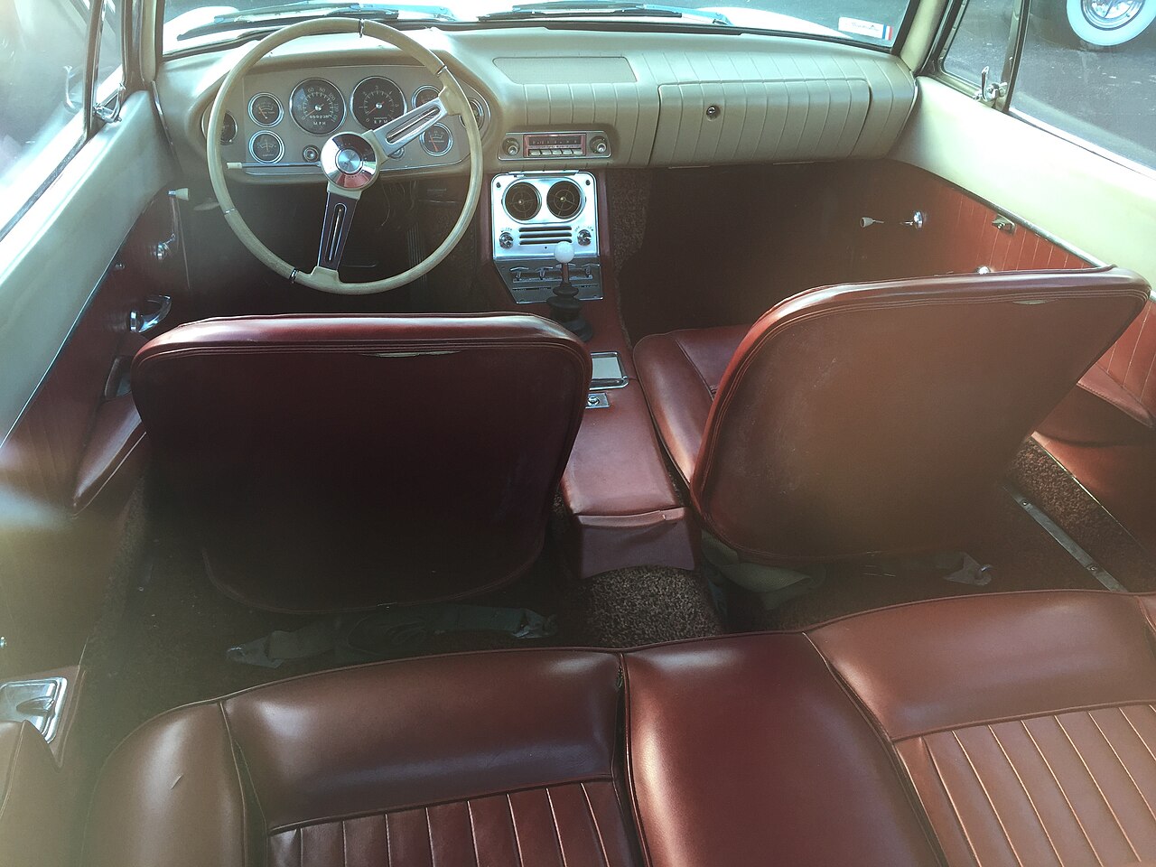 Açıklama: 1963 Studebaker Avanti interior