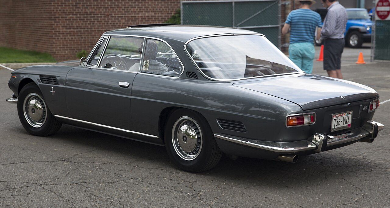 1964 Iso Rivolta IR 300'ün arka sol tekerleği Greenwich Concours d'Elegance etkinliğinde