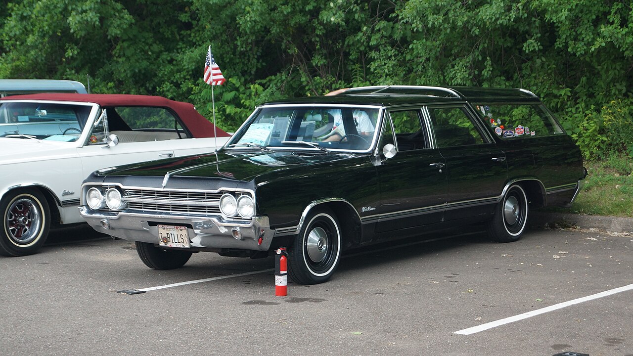 Oldsmobile Vista Cruiser 1964–1977