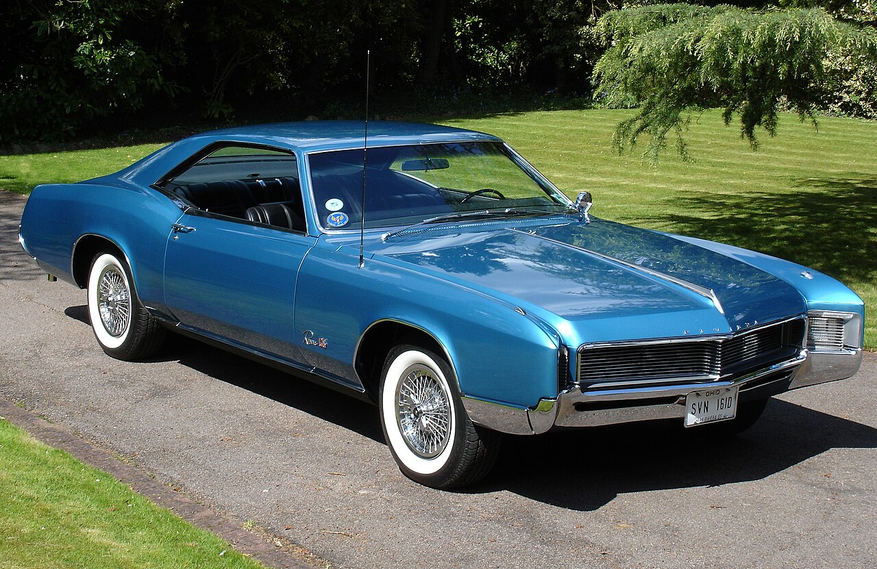1966 Buick Riviera (Side View)