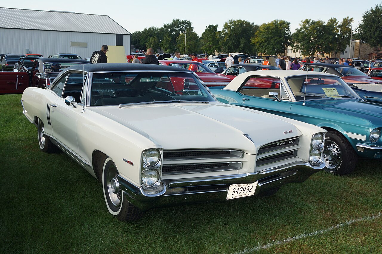Pontiac 2+2 1964—1967 (ABD), 1970 (Kanada)