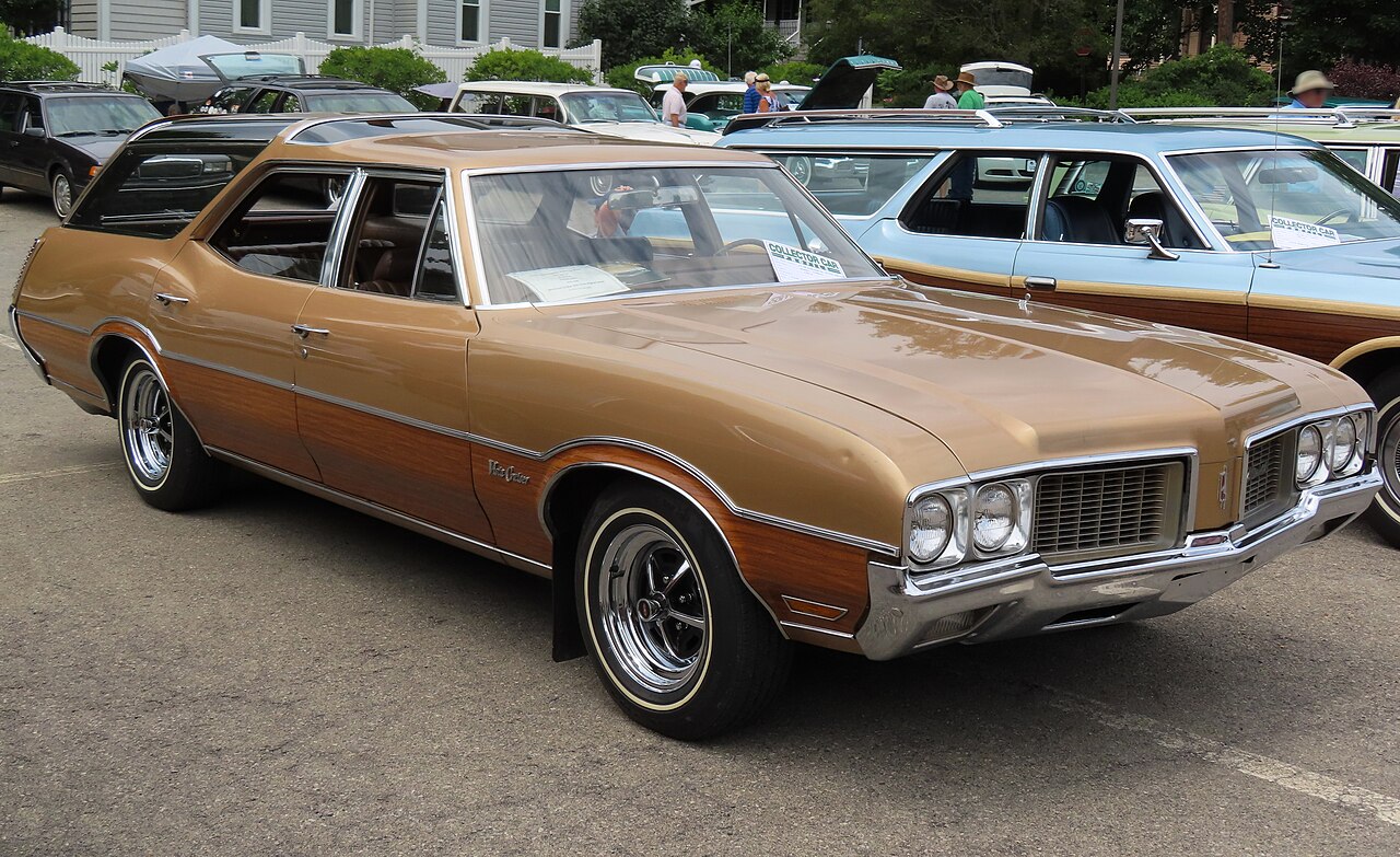 Oldsmobile Vista Cruiser 1964–1977