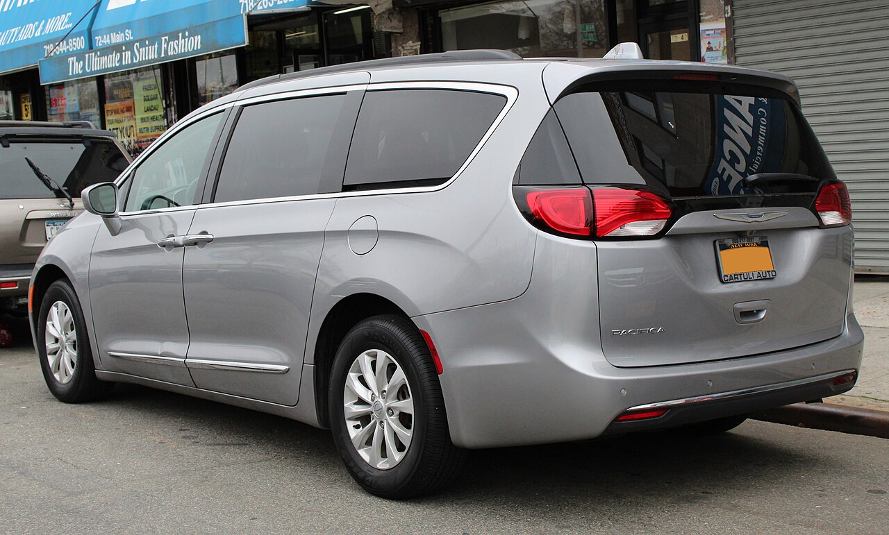 Chrysler Pacifica (minivan) 2016 – Present