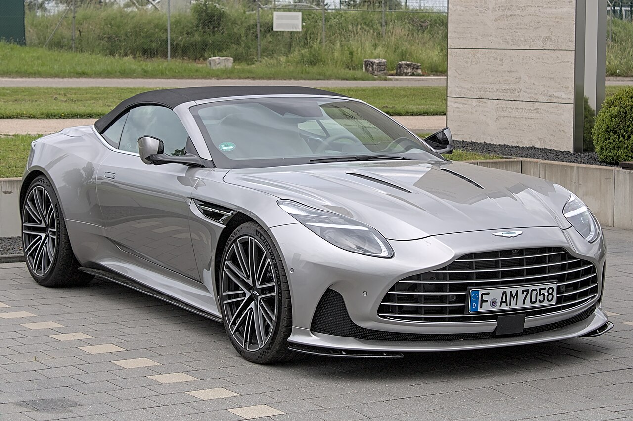 Aston Martin DB12 Volante (genel görünüm)