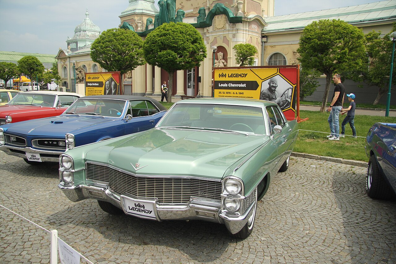 Cadillac Calais 1965–1976