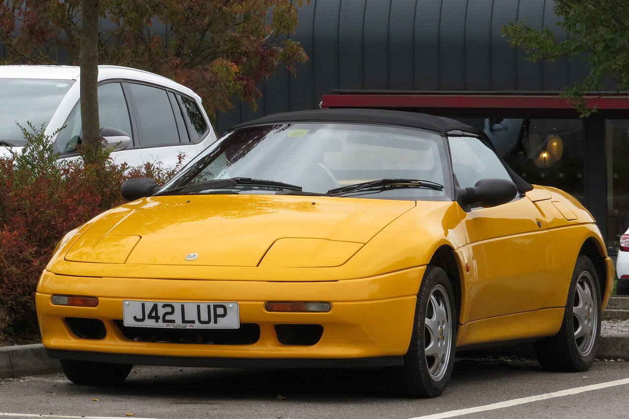 Lotus Elan 1962-1975 (ilk seri), 1989-1995 (ikinci seri)