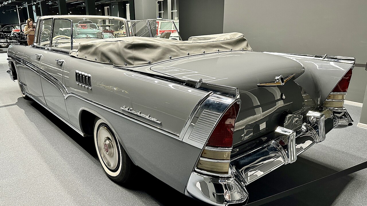 ZIL 111V rear