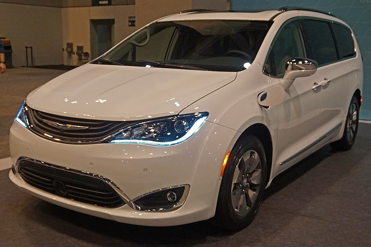 Chrysler Pacifica (minivan) 2016 – Present
