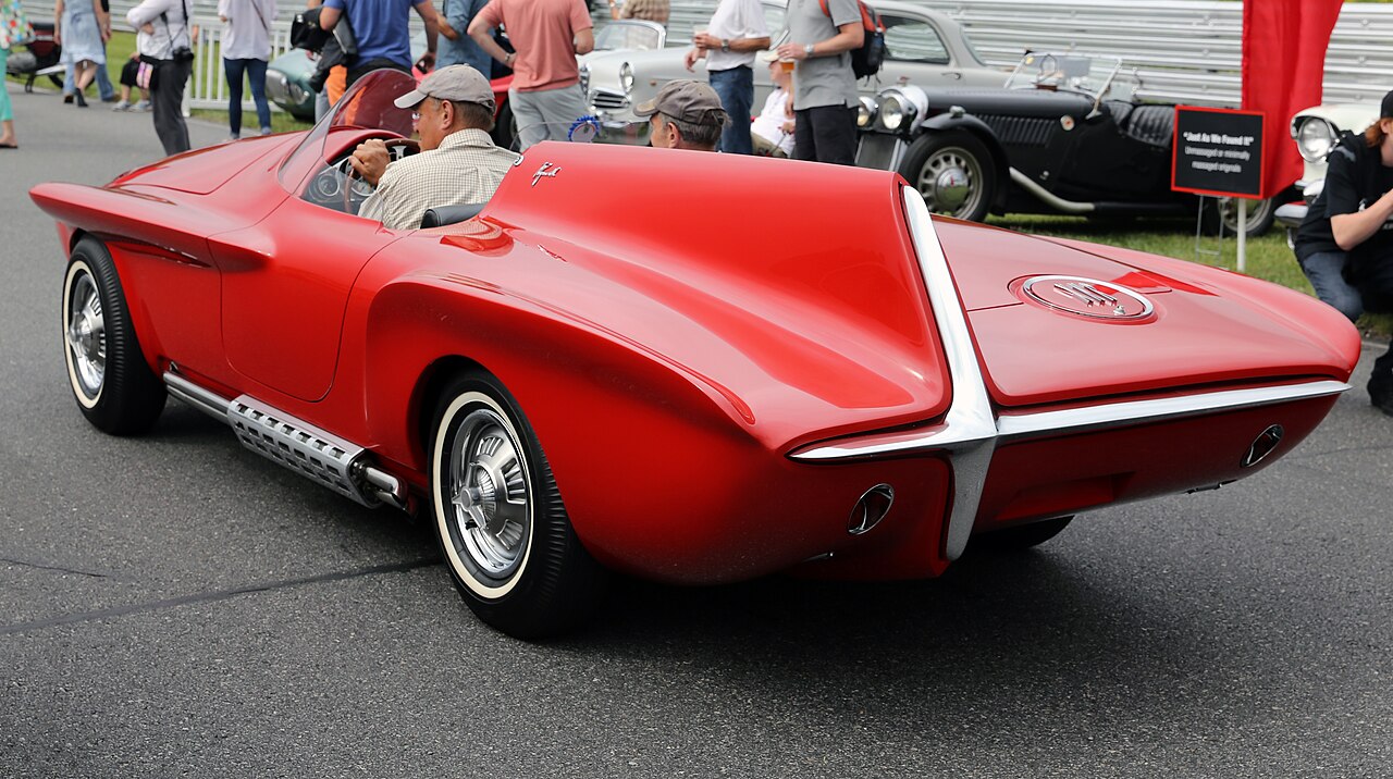 Açıklama: Rear three-quarter view