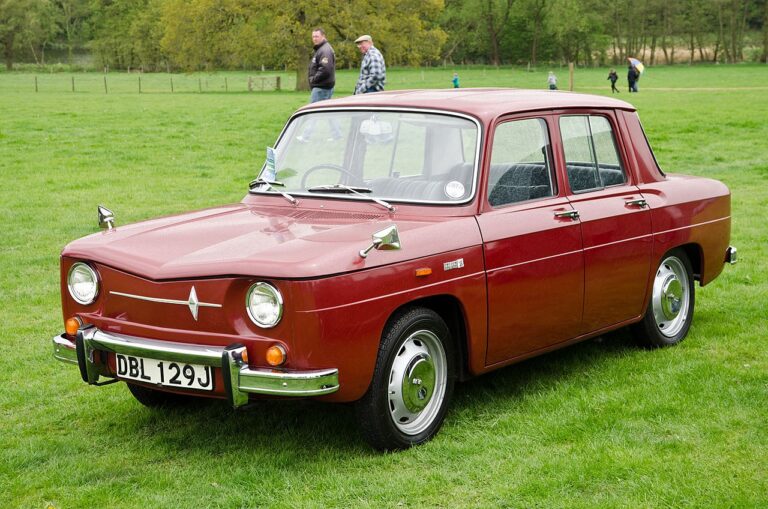 Renault Renault 8 1962–1973, 1965–1976 (İspanya), 1968–1971 (Romanya)