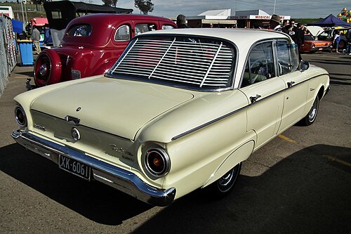 Açıklama: File:1961_Ford_XK_Falcon_Deluxe_sedan_(6045538110).jpg