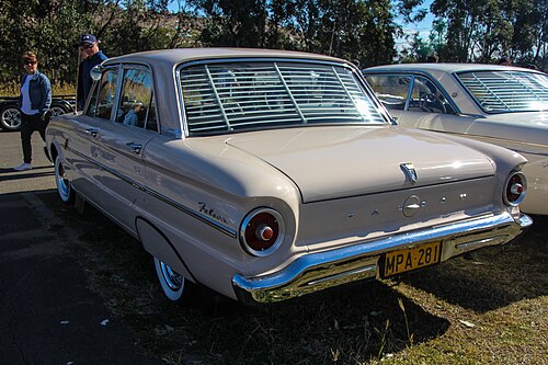 File:1962_Ford_XL_Falcon_Deluxe_sedan_(36539909581).jpg