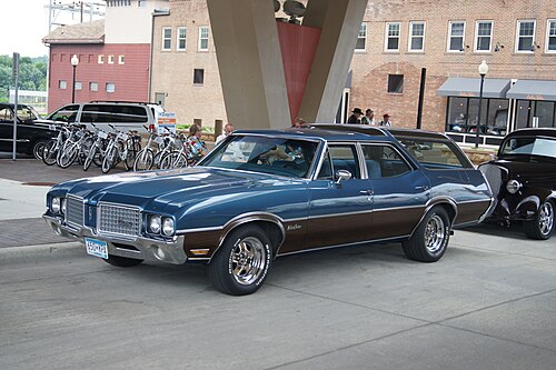 Oldsmobile Vista Cruiser 1964–1977