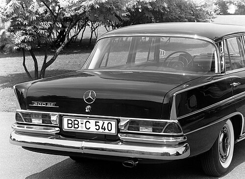W112 300SE Heckansicht (Arka Görünüm)