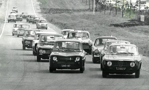 Renault Renault 8 1962–1973, 1965–1976 (İspanya), 1968–1972 (Romanya)