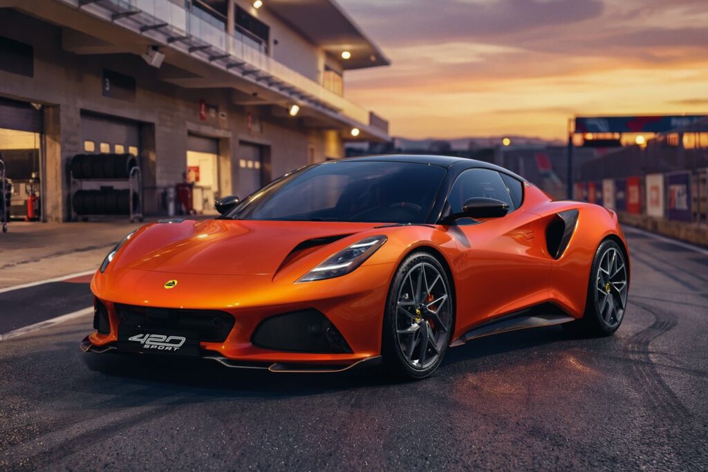 Lotus Emira 420 Sport: Hafifleme ve Güçlendirme ile Yeni Bir Yaklaşım