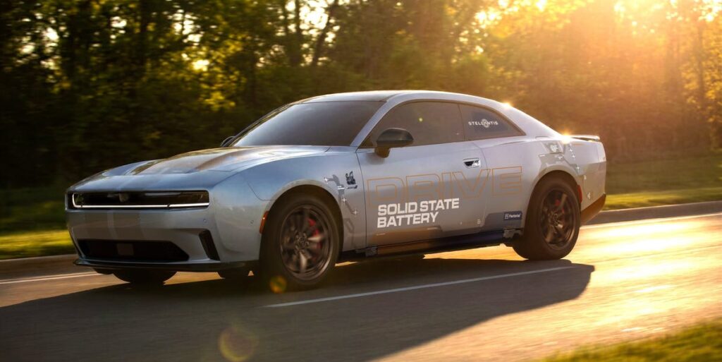 Dodge Charger Daytona, katı hal batarya test platformuna dönüştürüldü.