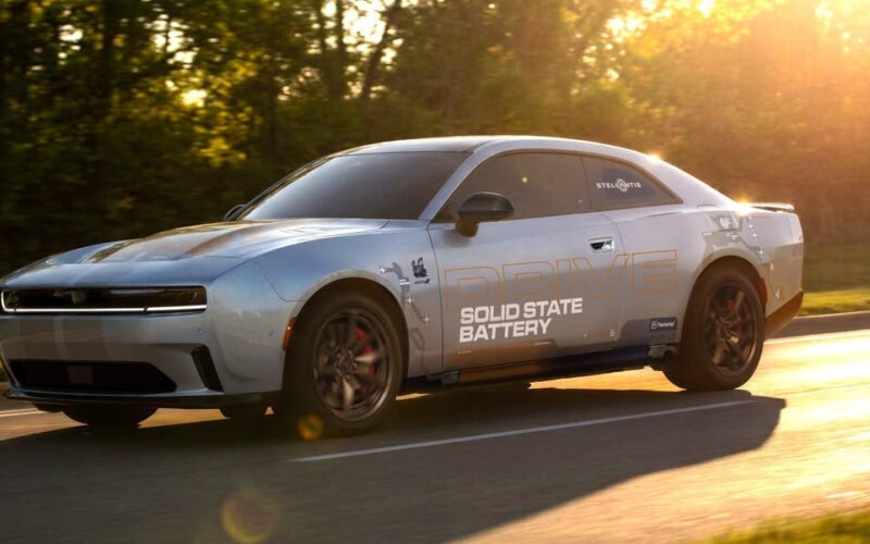 Dodge Charger Daytona, katı hal batarya test platformuna dönüştürüldü.