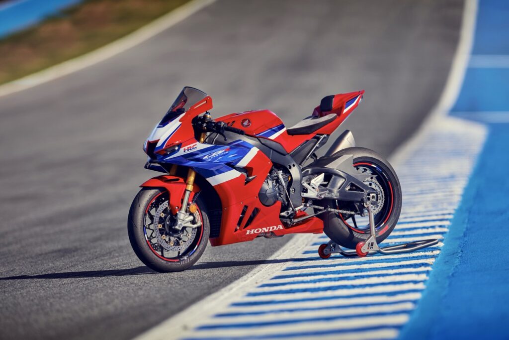 Honda'dan yeni e-clutch güncellemesi ve Fireblade SP geri dönüşü.
