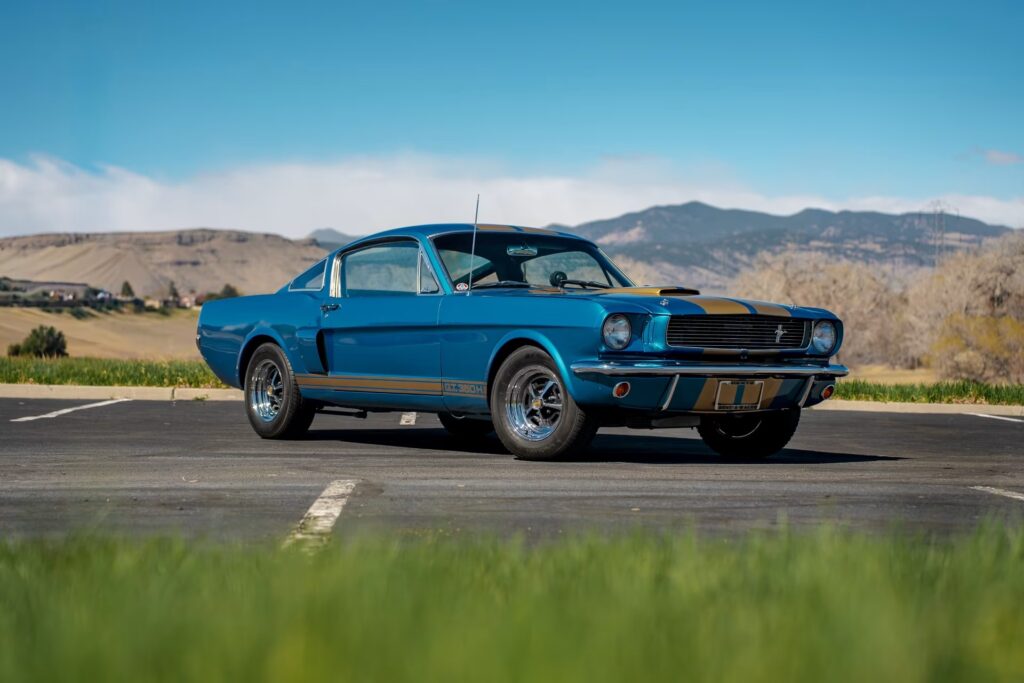Nadir Bir Livriye Sahip 1966 Shelby GT350H, Motor Sporları Dünyasında Bir Dönüm Noktası