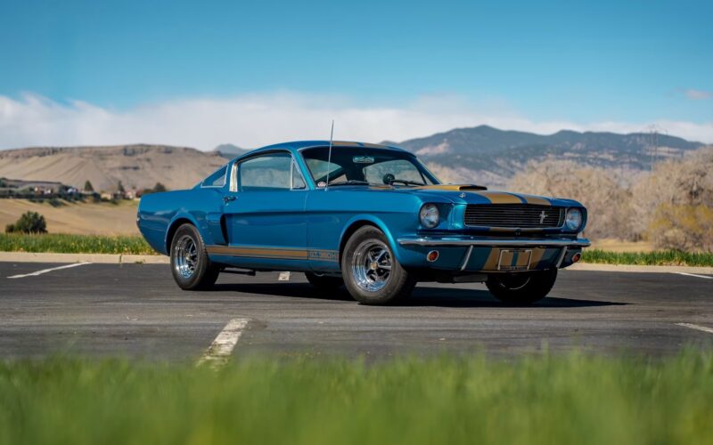 Nadir Bir Livriye Sahip 1966 Shelby GT350H, Motor Sporları Dünyasında Bir Dönüm Noktası