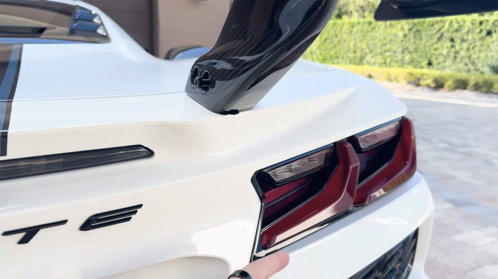 Chevrolet Corvette ZR1 Sahipleri: Yüz Otuz Mileden Fazla Hızda Kafes Kanat Boyasını