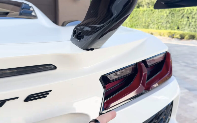 Chevrolet Corvette ZR1 Sahipleri: Yüz Otuz Mileden Fazla Hızda Kafes Kanat Boyasını