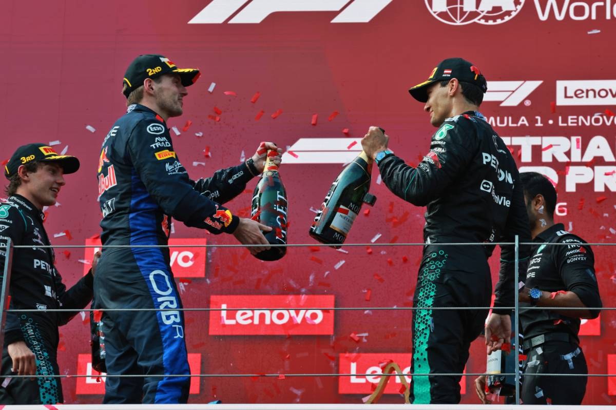Russell: Verstappen'in Mercedes'e ilgisi, benim pozisyonumu asla tehdit etmedi