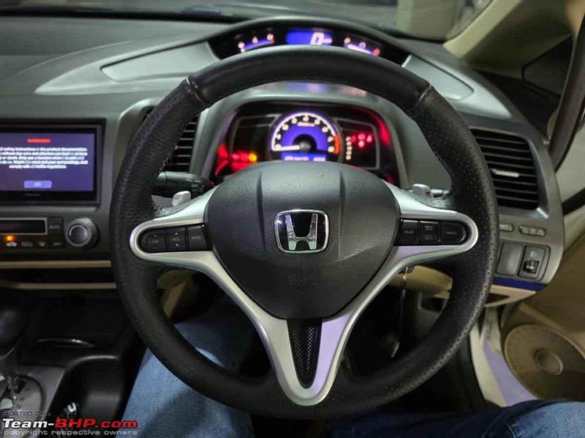 Honda Civic 8. Nesil Sürücü Koluna Montajlı Ses Kontrolleri ve Daha Fazlası