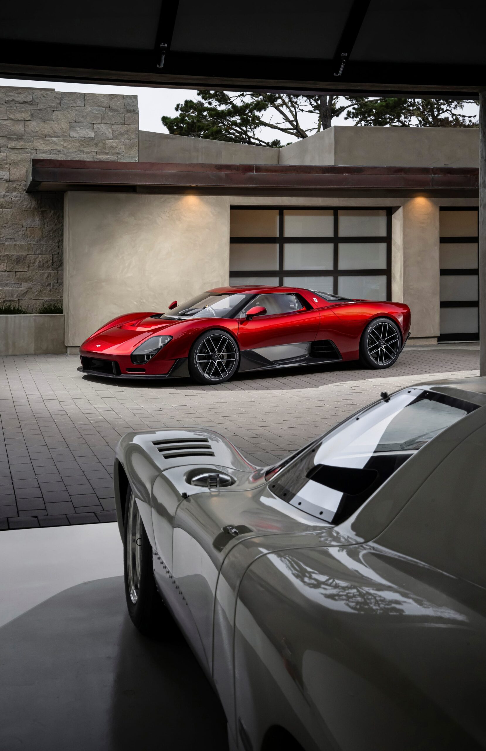 McLaren McL 6GT and 6 GT