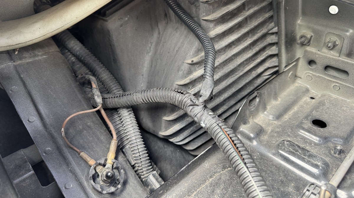 Tapping a wire into the headlight harness
