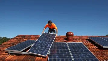 Güneş enerjisi kullanan tüketiciler, elektrikli otomobil vergi indirimlerinden daha çok yararlanıyor