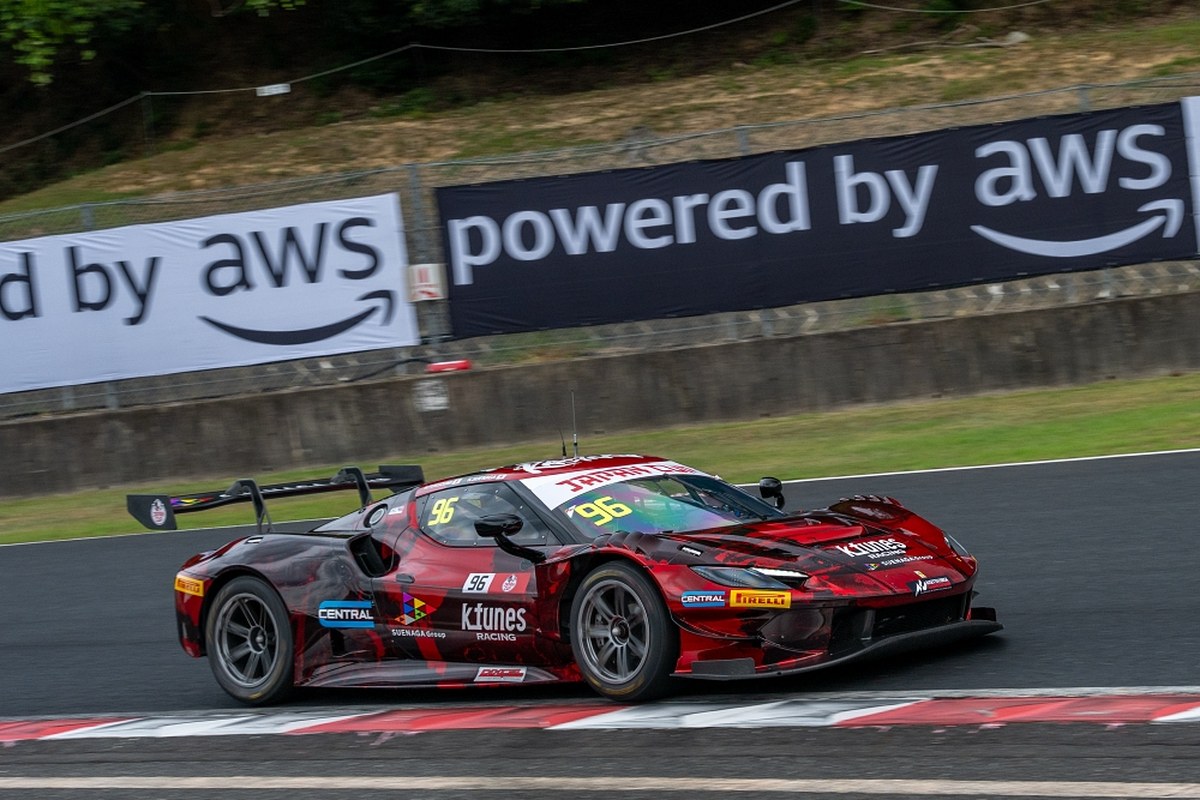 Okayama GT PowerTour'da Cuma gününe damga!