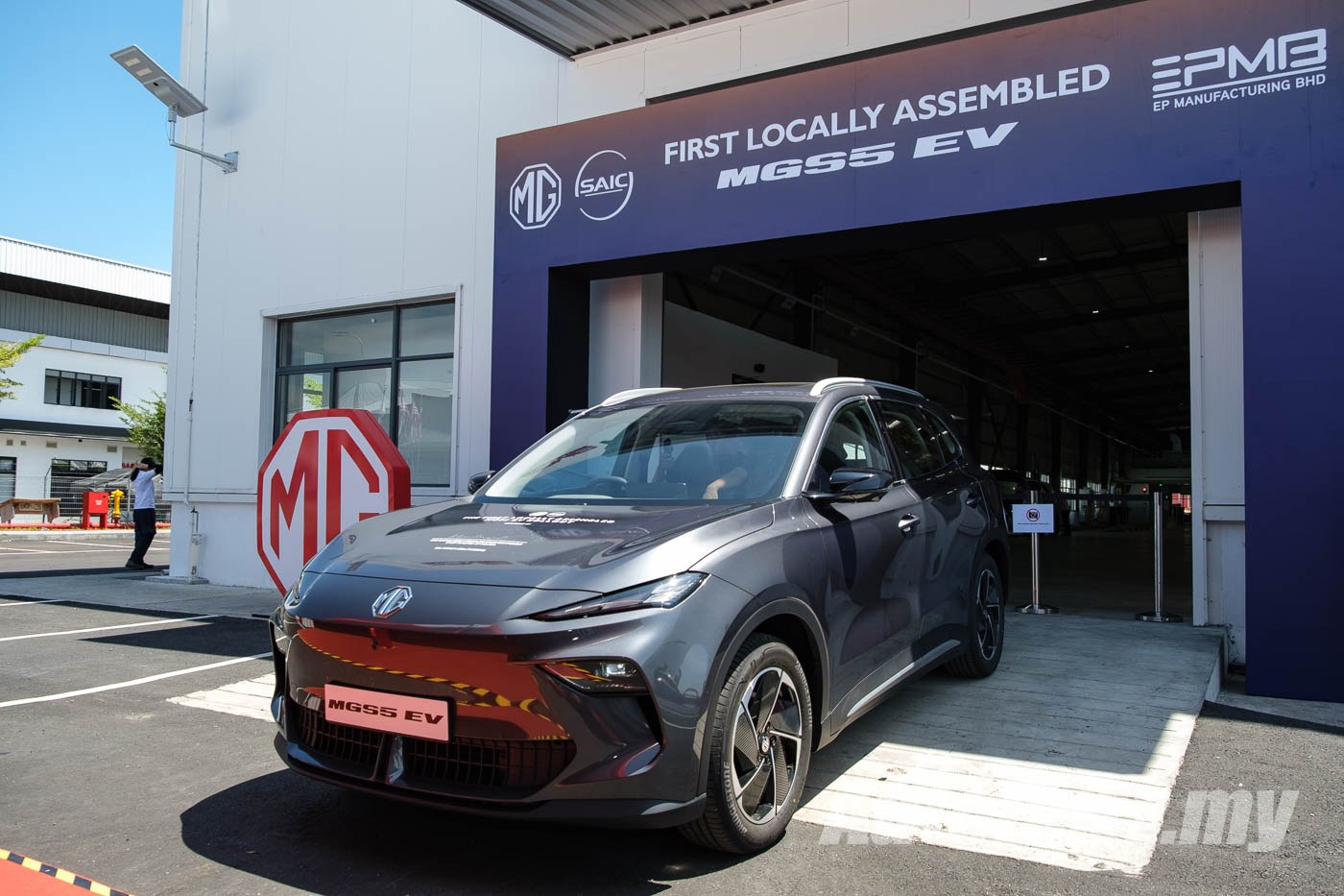 MG S5 EV modeli, tamamen yerel montajla (CKD) Malezya'da yeniden piyasaya sürüldü. Bu yeni versiyonu