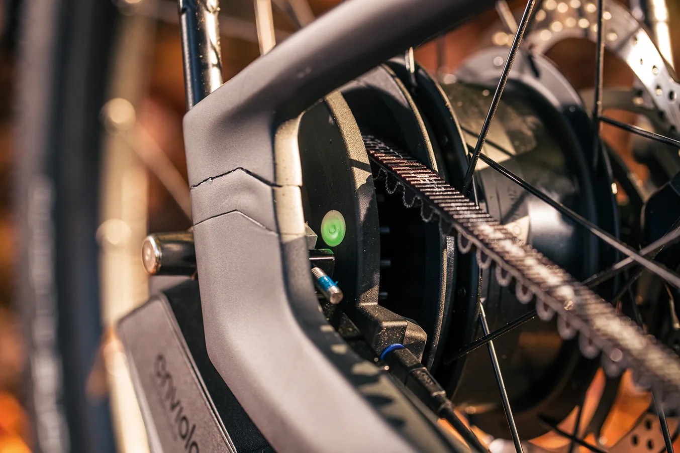 Canyon Precede ON CF 9 06 The Canyon Precede ON CF 9 eBike has a belt in place of a chain