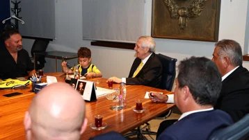 Gençlerbirliği maçında forması çıkarılan minik Göktuğ'a Fenerbahçe'den özel jest