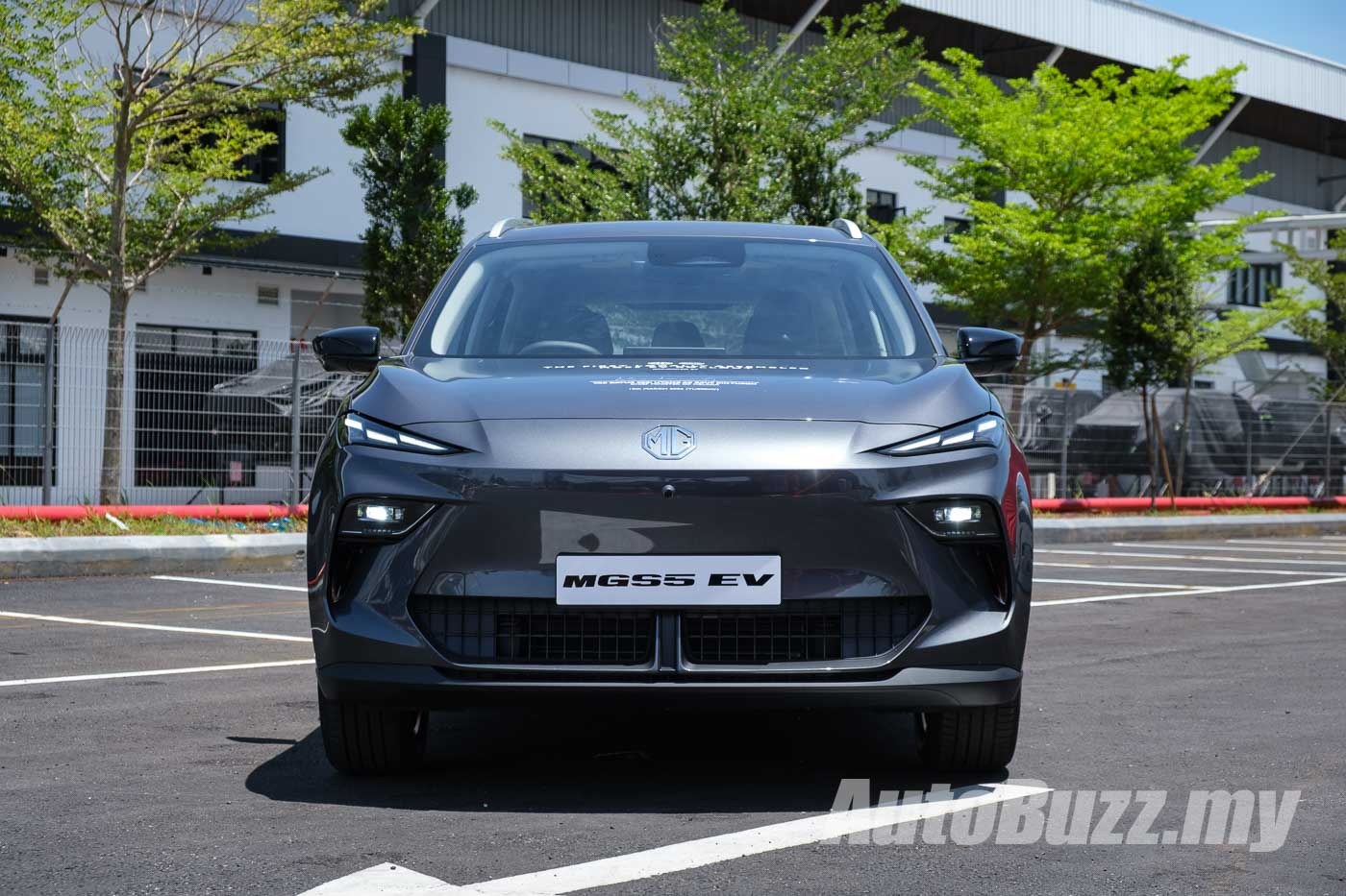 MG S5 EV modeli, tamamen yerel montajla (CKD) Malezya'da yeniden piyasaya sürüldü. Bu yeni versiyonu
