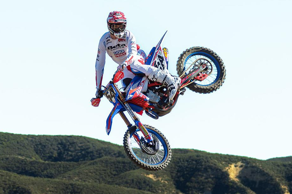 Beta-announces-2026-supercross-team-cycle-news-bloss