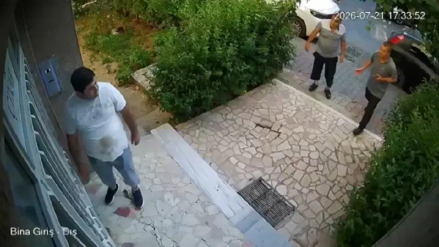 TAKINTILI OLDUĞU KADININ ANNESİNİ BIÇAKLADI